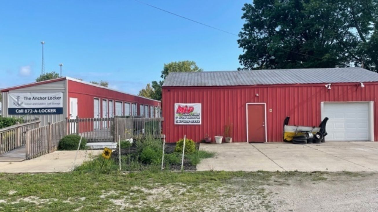 1175 W Fremont Rd, Port Clinton, OH 43452