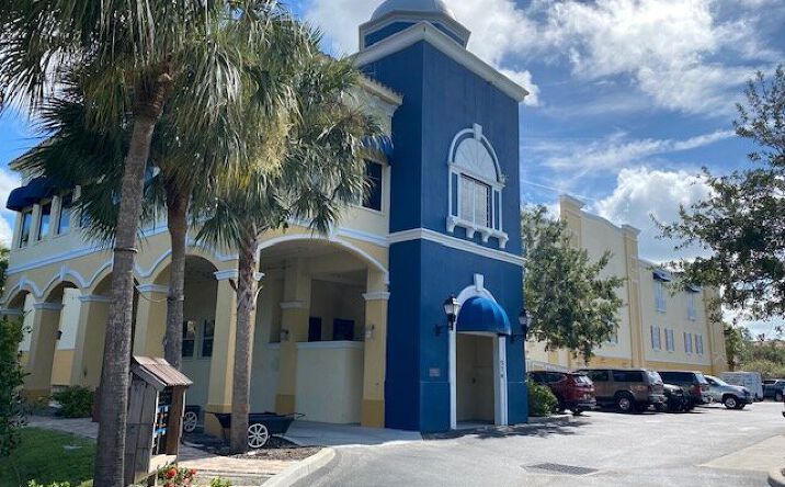 image of property at 576 BLACKBURN POINT RD Osprey FL 34229-9108