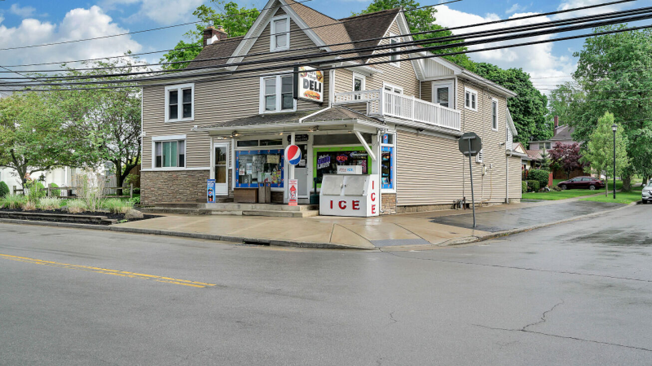 83 John St, Akron, NY 14001