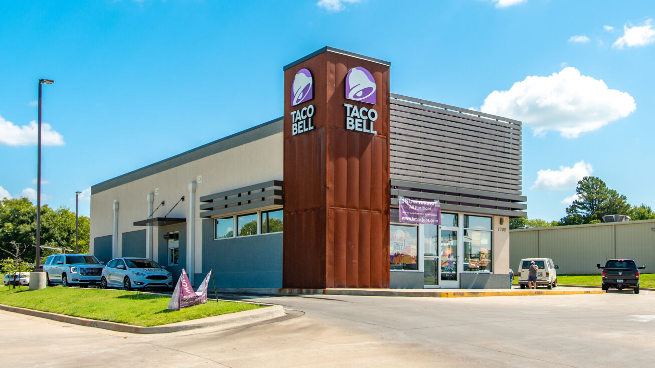 1105 W Gentry Ave, Checotah, OK 74426