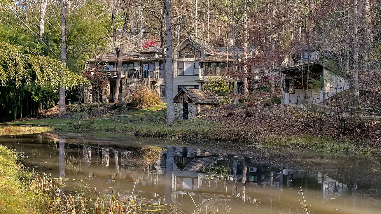 6356 Willow Rd, Hendersonville, NC 28739