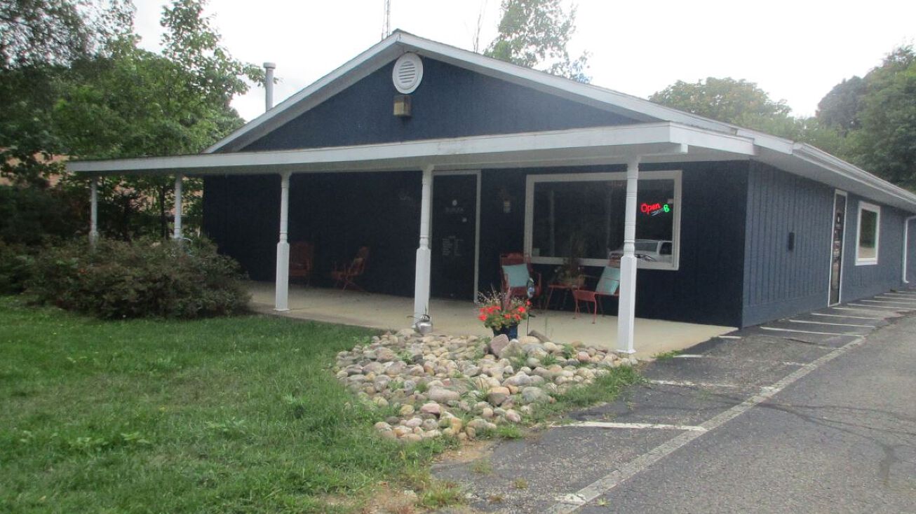 92402 CR 690, Dowagiac, MI 49047