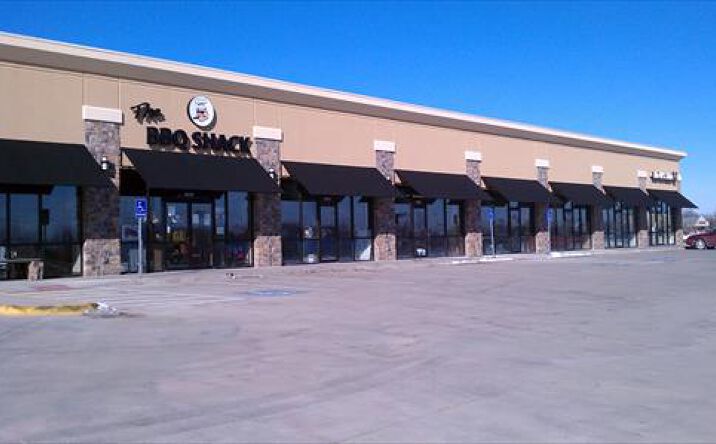 Pictures of Retail property located at 1601 E Peoria St, Paola, KS 66071 for comps - image #1