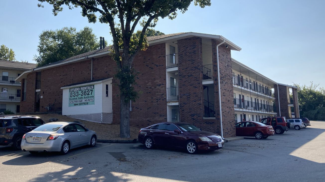 1026 W Norton Rd, Springfield, MO 65803