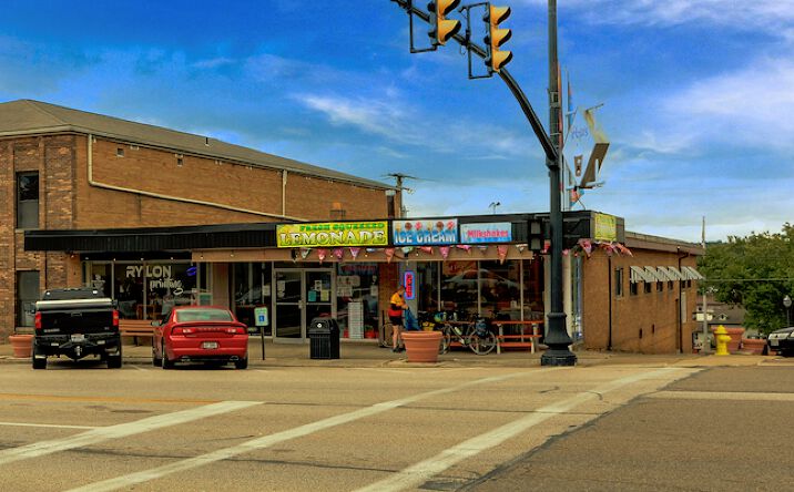Pictures of Retail property located at 8 N Main St, Rittman, OH 44270 for comps - image #1