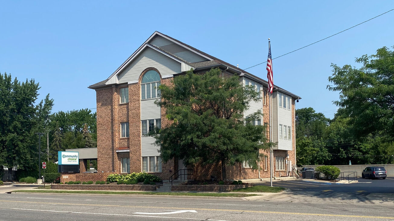 16345 E 9 Mile Road, Eastpointe, MI 48021