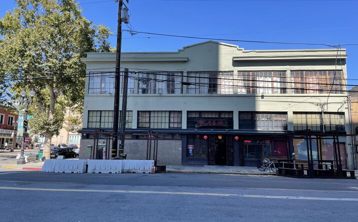 Pictures of Mixed Use, Office, Retail property located at 300 Broadway, Oakland, CA 94607 for sales - image #1