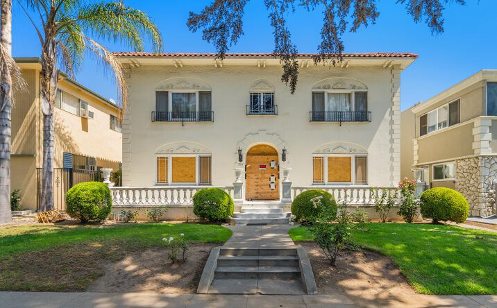 Pictures of Multifamily property located at 917 Lincoln Blvd, Santa Monica, CA 90403 for comps - image #1