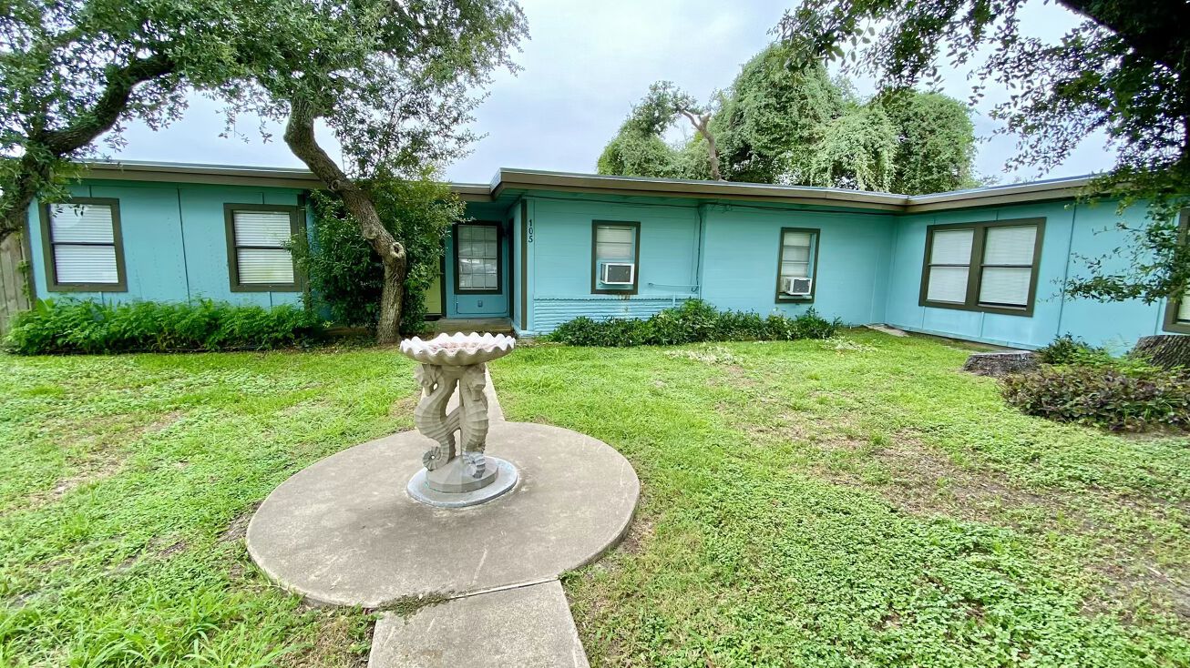 105 W James St, Rockport, TX 78382 Multifamily Property for Sale