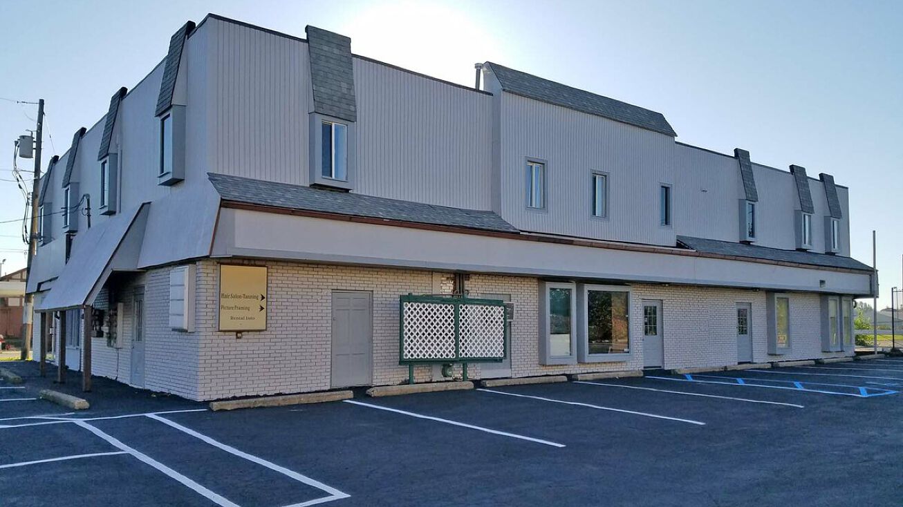 3220 Navarre Avenue, Oregon, OH 43616