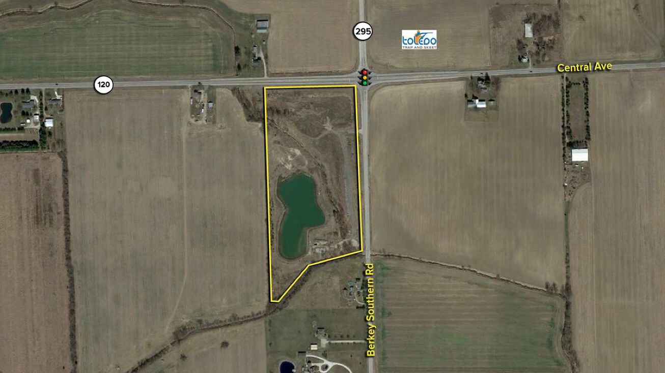 2901 N Berkey Southern Rd, Swanton, OH 43558