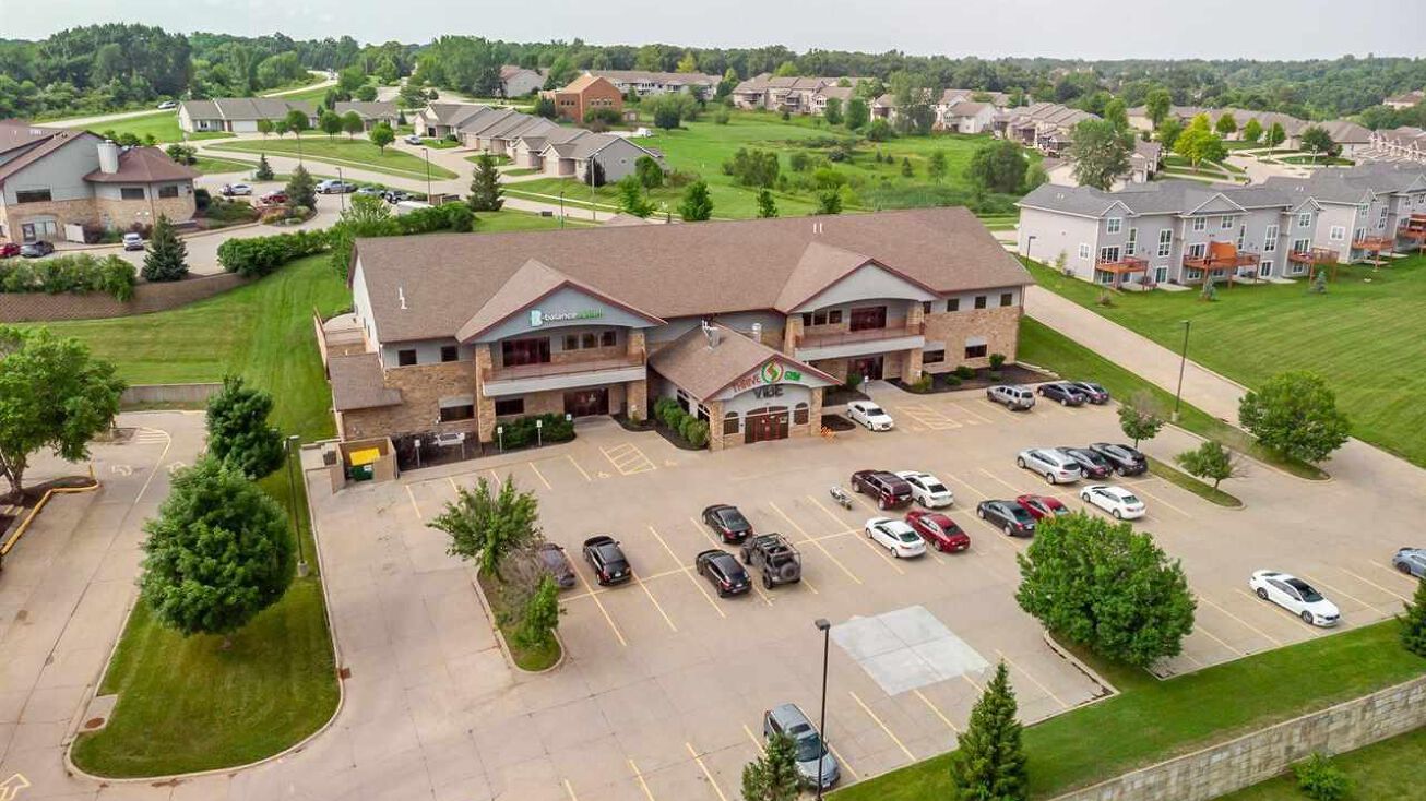 2205 E Grantview Dr, Coralville, IA 52241