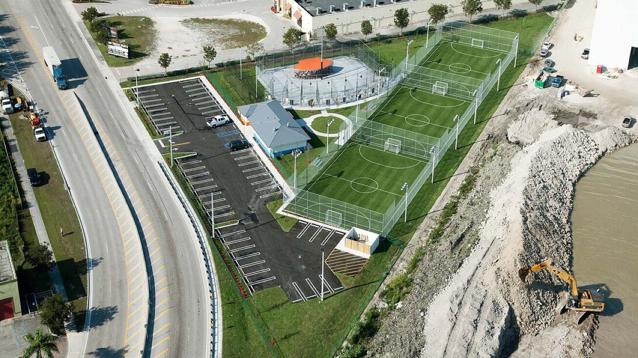 10953 NW 138th St, Hialeah Gardens, FL 33018