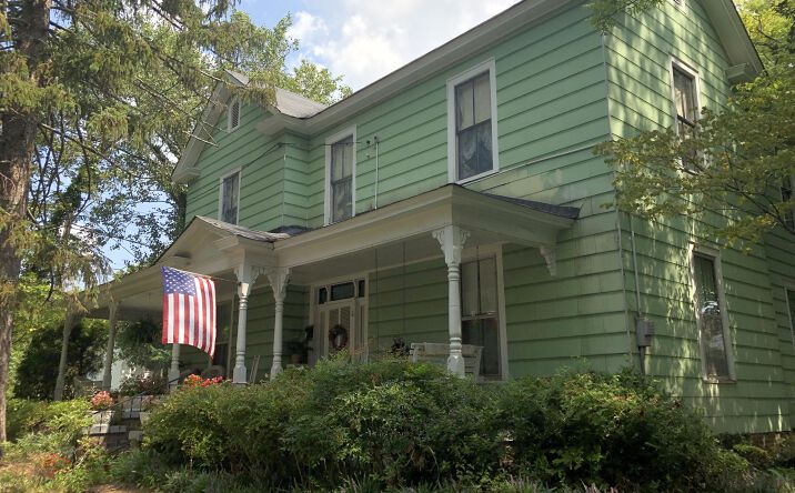 image of property at 114 N OAK ST Lincolnton NC 28092-3414