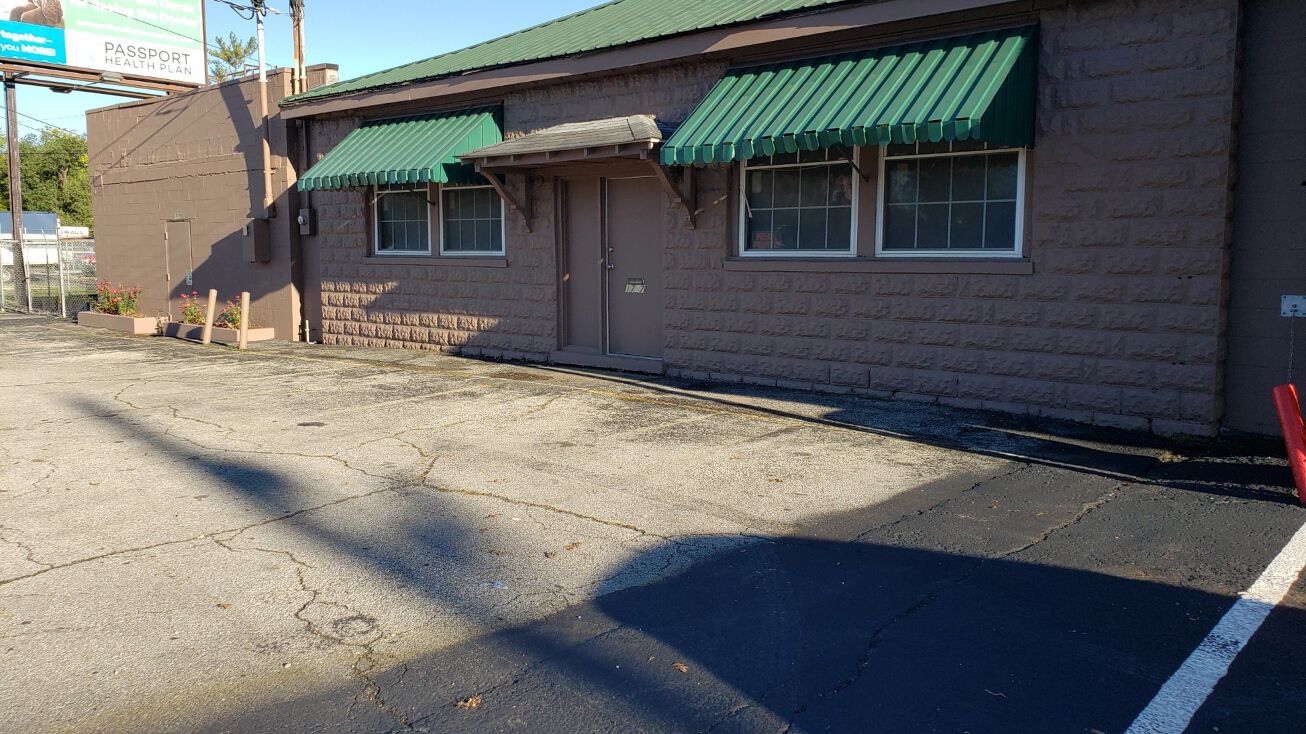 1729 Berry Blvd, Louisville, KY 40215