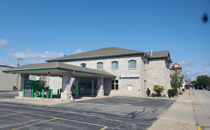 Pictures of Retail property located at 208 Steele Street, Algoma, WI 54201 for sales - image #1
