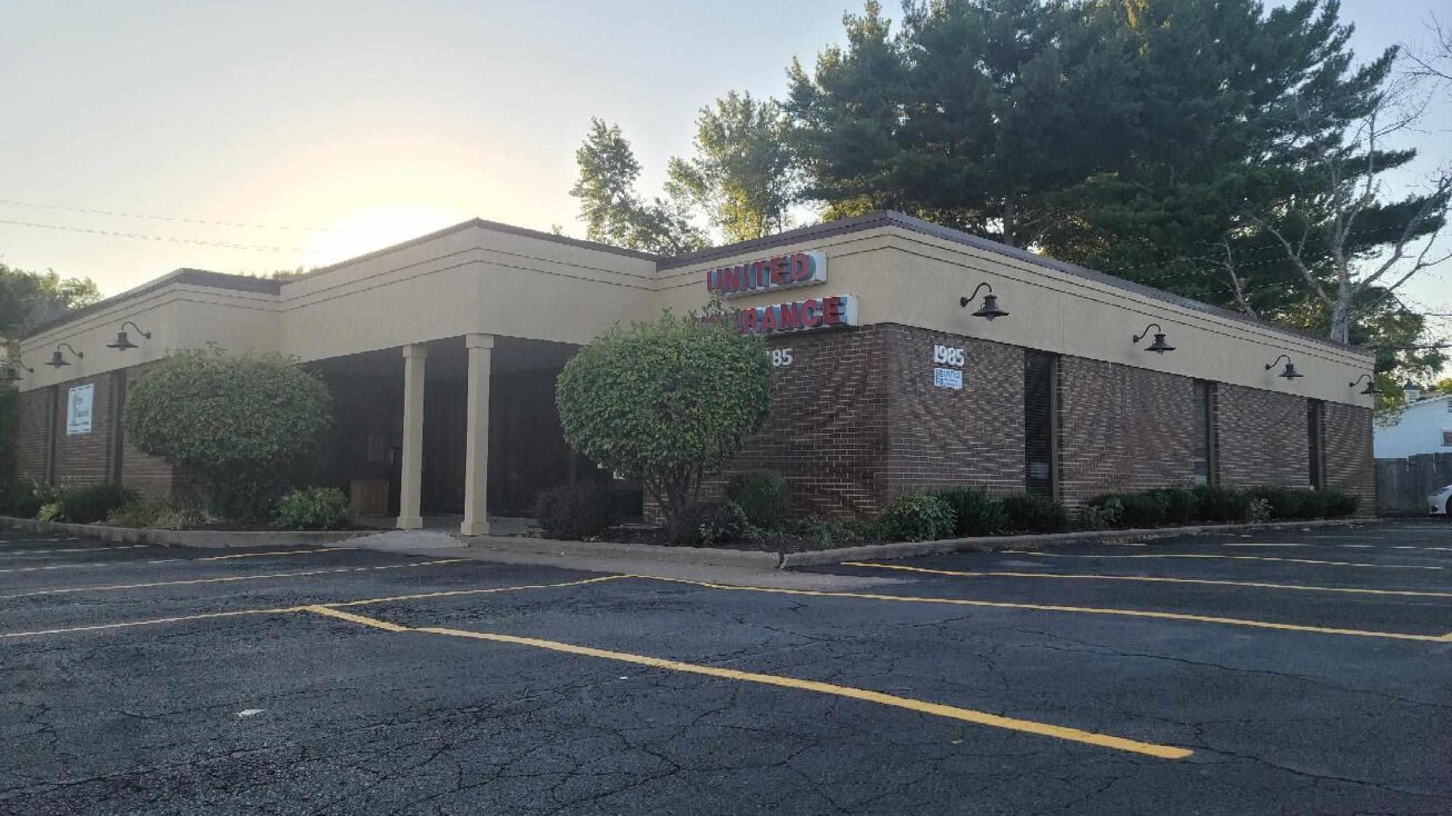 1985 Spruce Hills Dr, Bettendorf, IA 52722