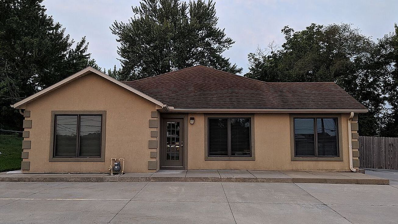 409 NE Shady Ln Dr, KCMO, MO 64118