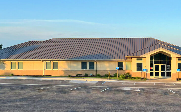 Pictures of Office property located at 6342 SW 21st St, Topeka, KS 66615 for comps - image #1