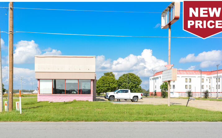 Pictures of Retail property located at 3101 Market St, Pine Bluff, AR 71601 for sales - image #1