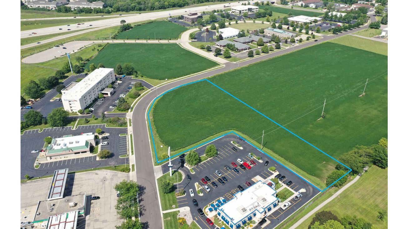 631 Midland Rd, Janesville, WI 53546