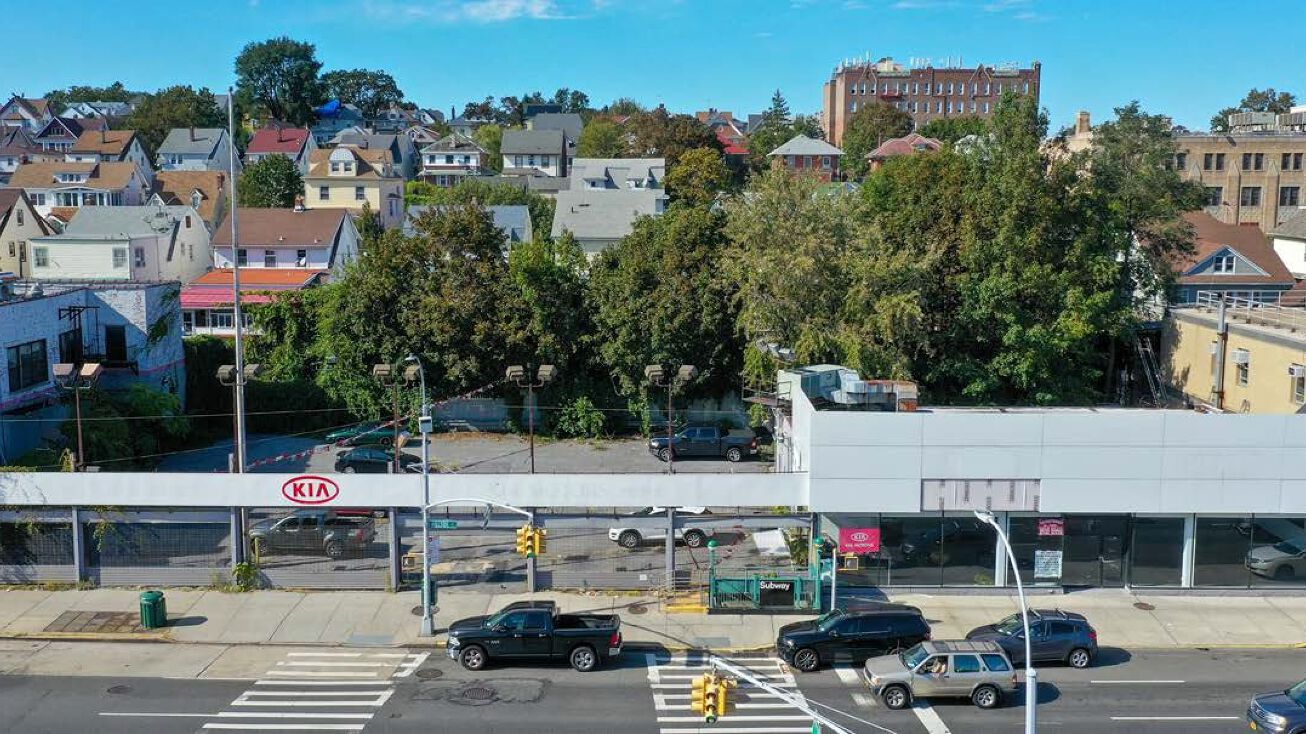 15301 Hillside Avenue, Queens, NY 11432