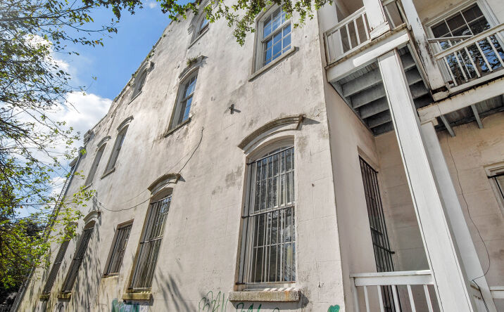 image of property at 2103 BARONNE ST New Orleans LA 70113-1558