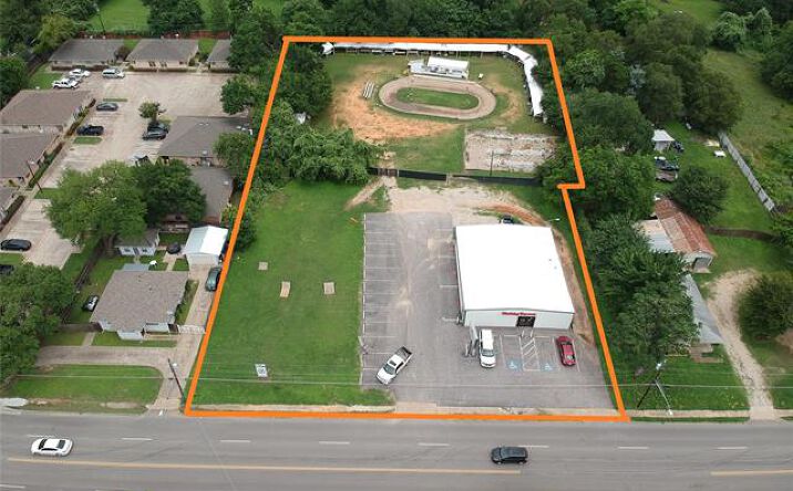image of property at 535 E SHADY GROVE RD Irving TX 75060-6020