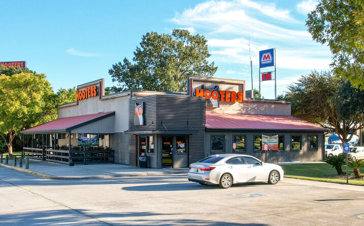 Pictures of Retail property located at 4 Gateway Blvd W, Savannah, GA 31419 for comps - image #1