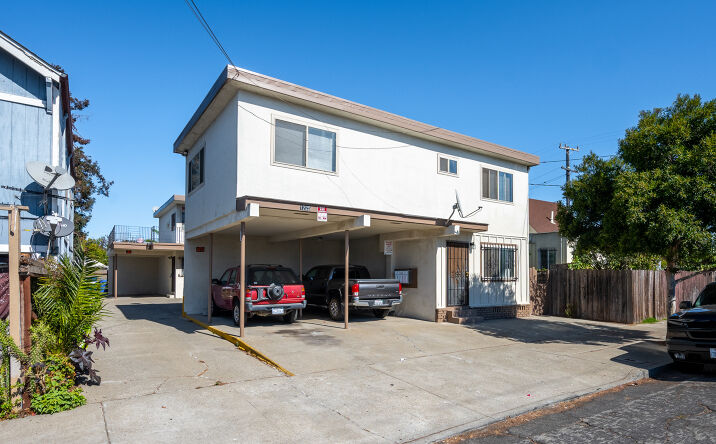 Pictures of Multifamily property located at 1725 Bissell Ave, Richmond, CA 94801 for comps - image #1
