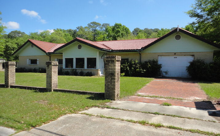 Pictures of Office property located at 1916 Ladnier Road, Gautier, MS 39553 for sales - image #1