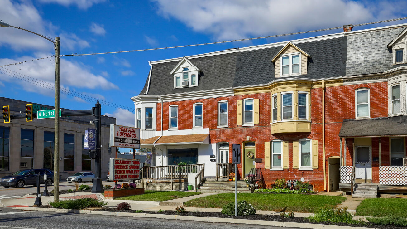 1369 W Market St, West York, PA 17404