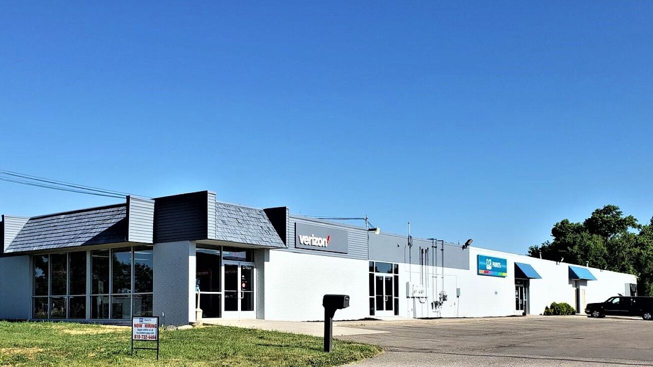 4424 Corunna Rd, Flint, MI 48532