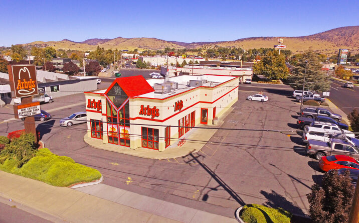 Pictures of Retail property located at 2759 S 6th St, Klamath Falls, OR 97603 for comps - image #1