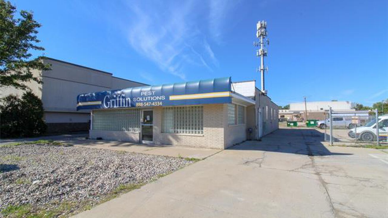 17201 Middlebelt Rd, Livonia, MI 48152