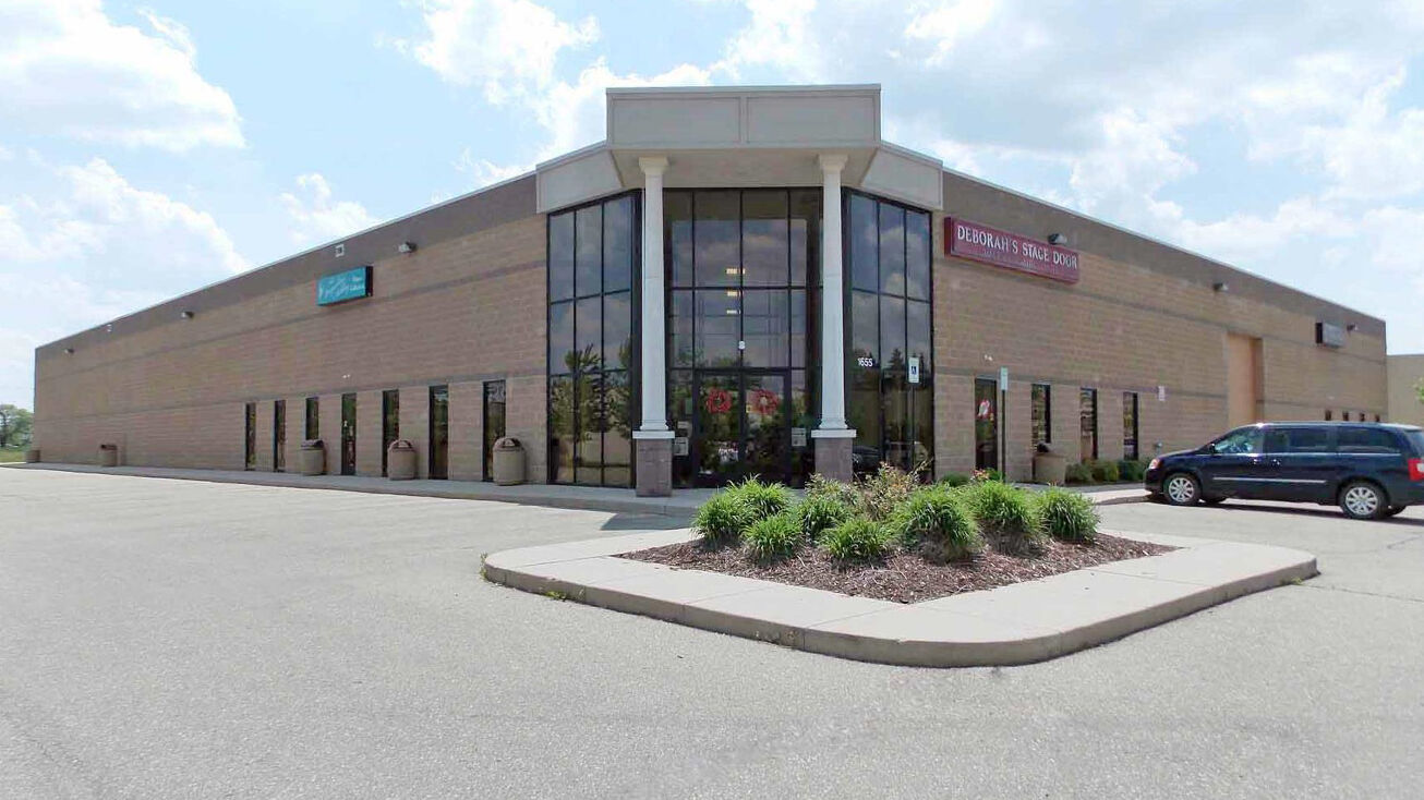 1655 W Hamlin Rd, Rochester Hills, MI 48309