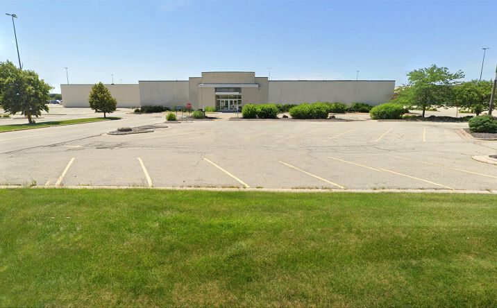 Pictures of Retail property located at 4301 W Wisconsin Ave, Appleton, WI 54913 for sales - image #1