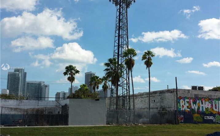 Pictures of Industrial property located at 60 NW 20th St, Miami, FL 33127 for sales - image #1