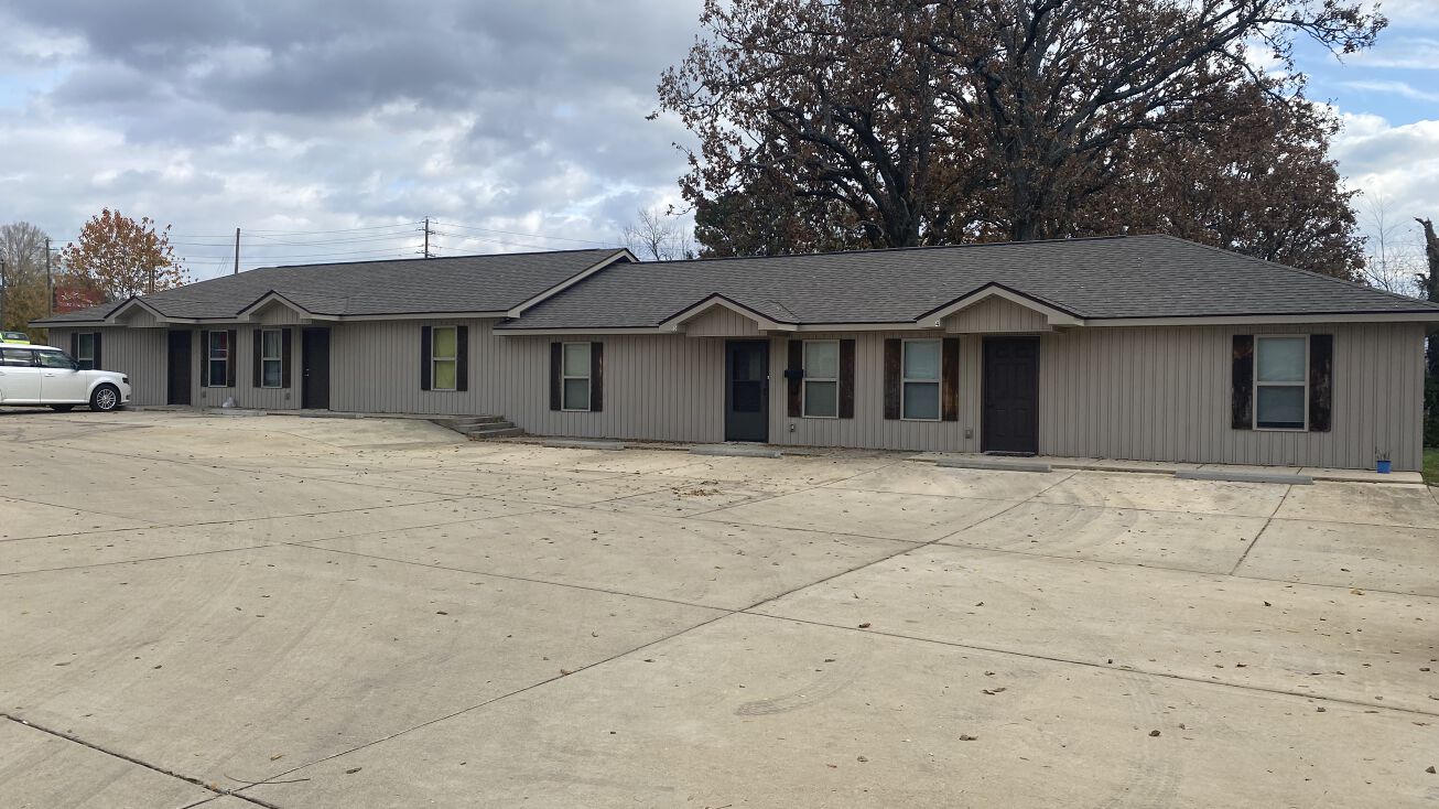 120 Business Center Dr, Flippin, AR 72687