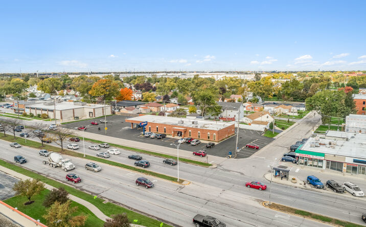 Pictures of Retail property located at 26 W North Ave, Northlake, IL 60164 for comps - image #1