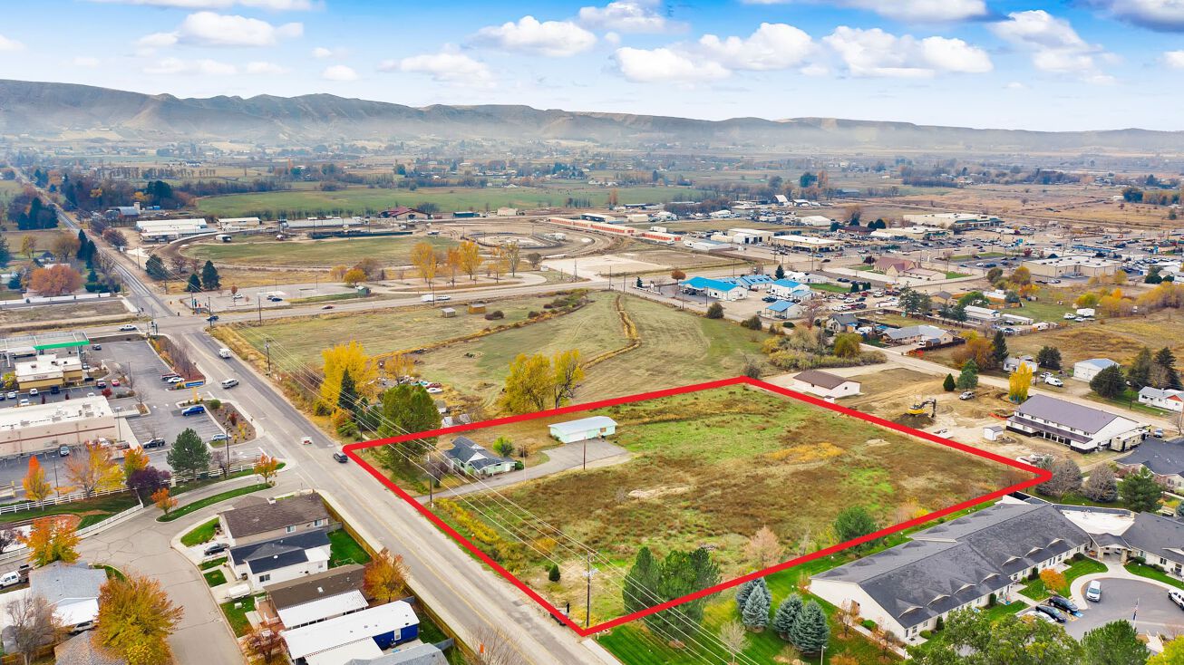 1415 S Johns Ave, Emmett, ID 83617