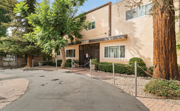 image of property at 6935 WOODMAN AVE Van Nuys CA 91405-4218