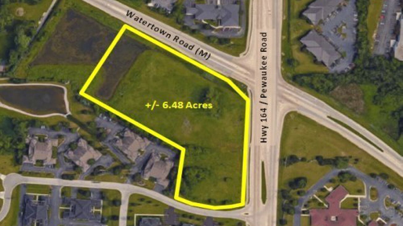 W240N2687 Pewaukee Rd, Pewaukee, WI 53072