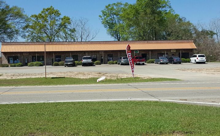 Pictures of Retail property located at 300 US-11, Poplarville, MS 39470 for comps - image #1