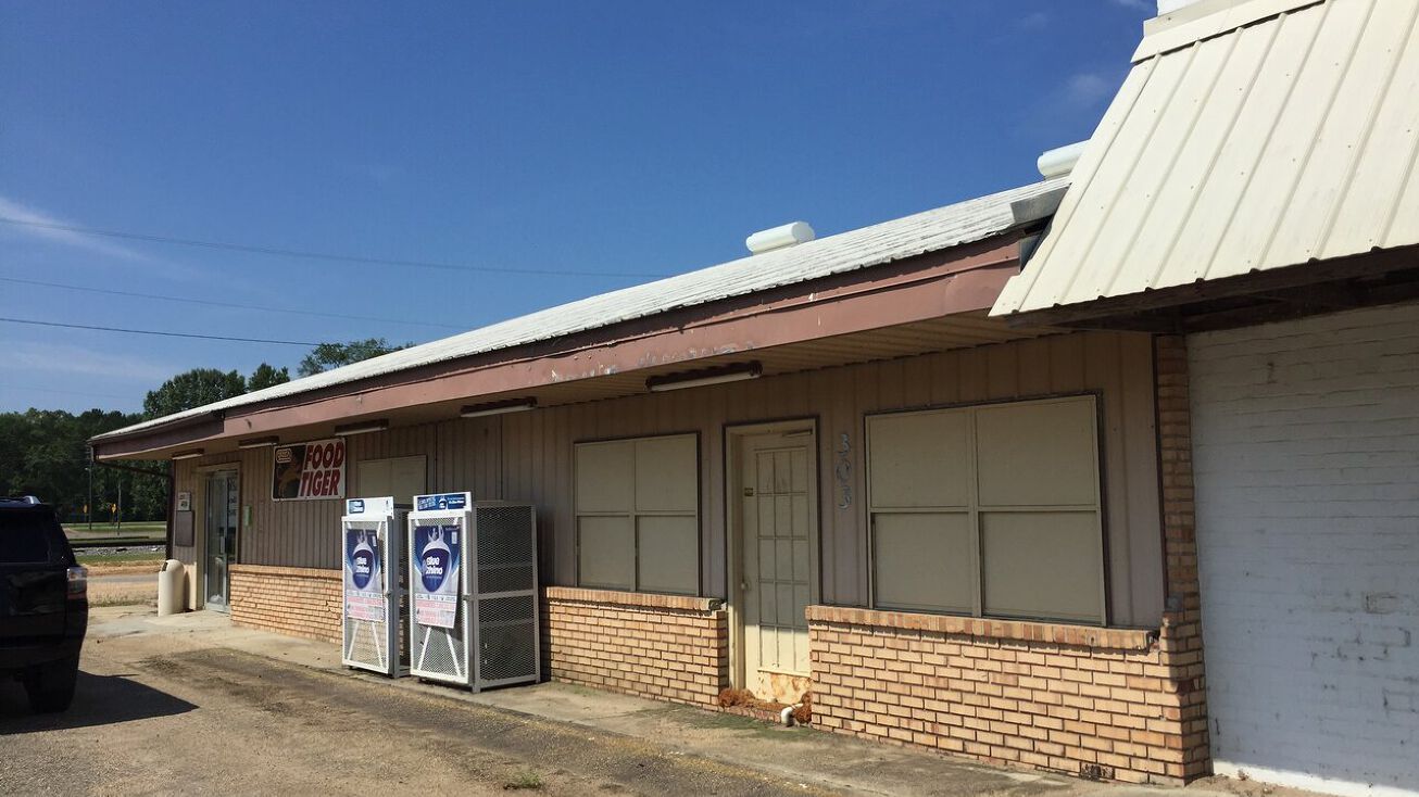 303 S Main Street, New Augusta, MS 39462