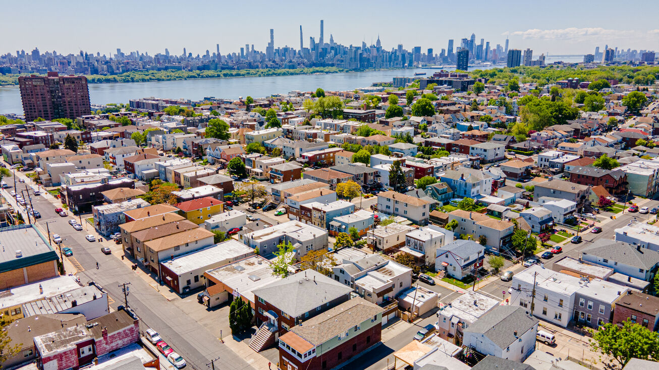 256 Kamena St, Fairview, NJ 07022