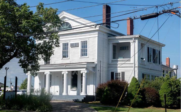 image of property at 161 N CHESTNUT ST Ravenna OH 44266-2253