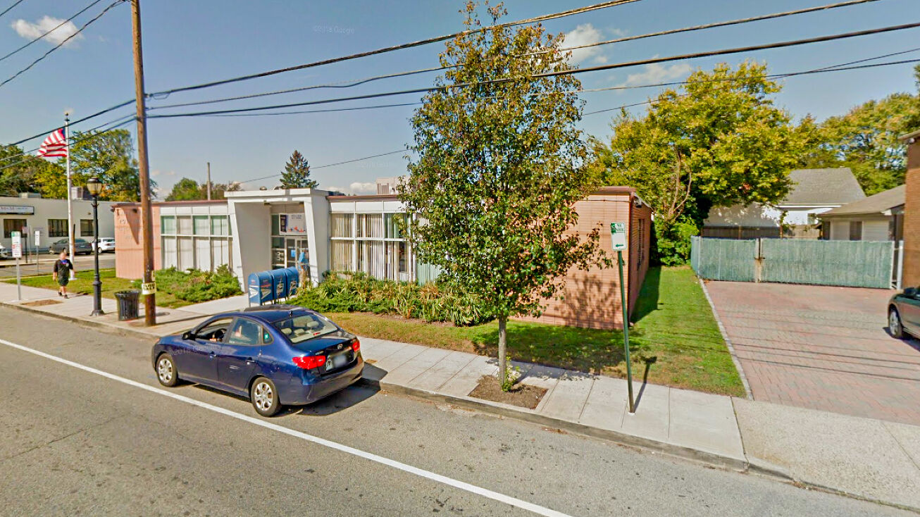 309 Westbury Ave, Carle Place, NY 11514