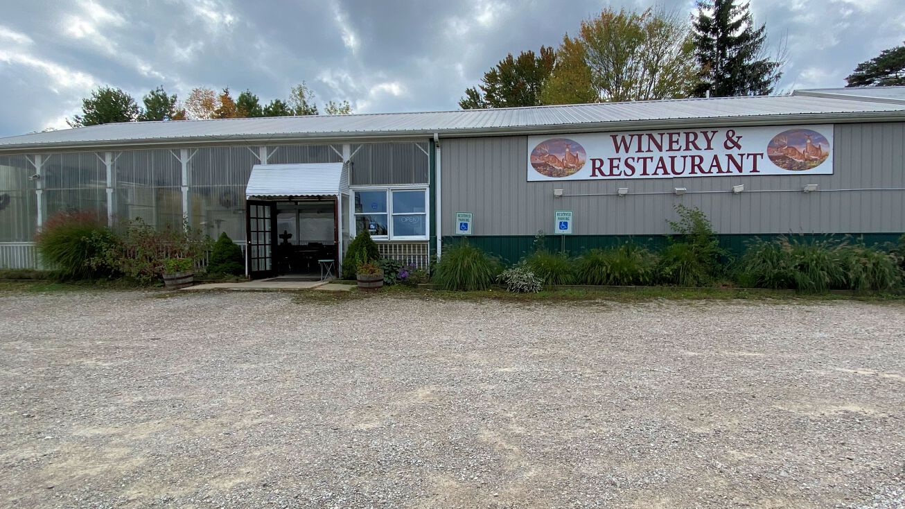 1520 Harpersfield Rd, Geneva, OH 44041