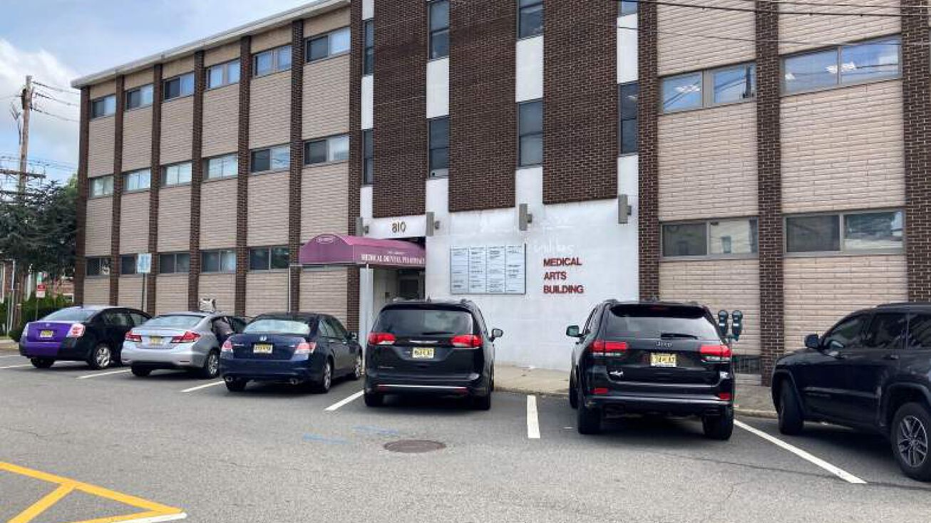 810 Abbott Blvd, Fort Lee, NJ 07024